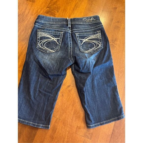 Woman’s silver suki Bermuda shorts size 28 waist - Picture 3 of 4